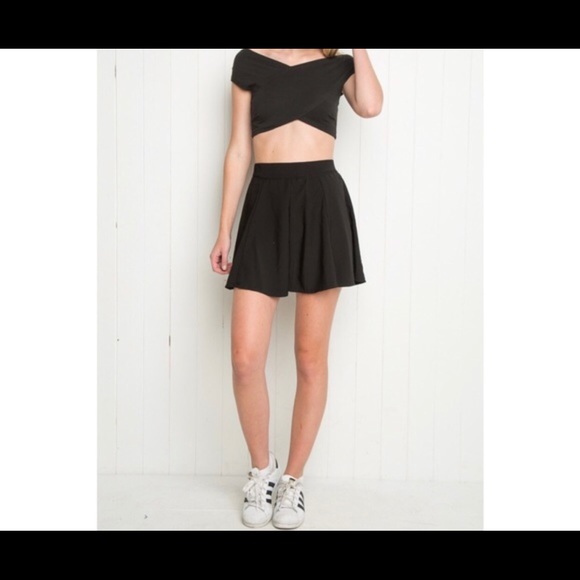 Brandy Melville Dresses & Skirts - Black Brandy Melville skirt!!